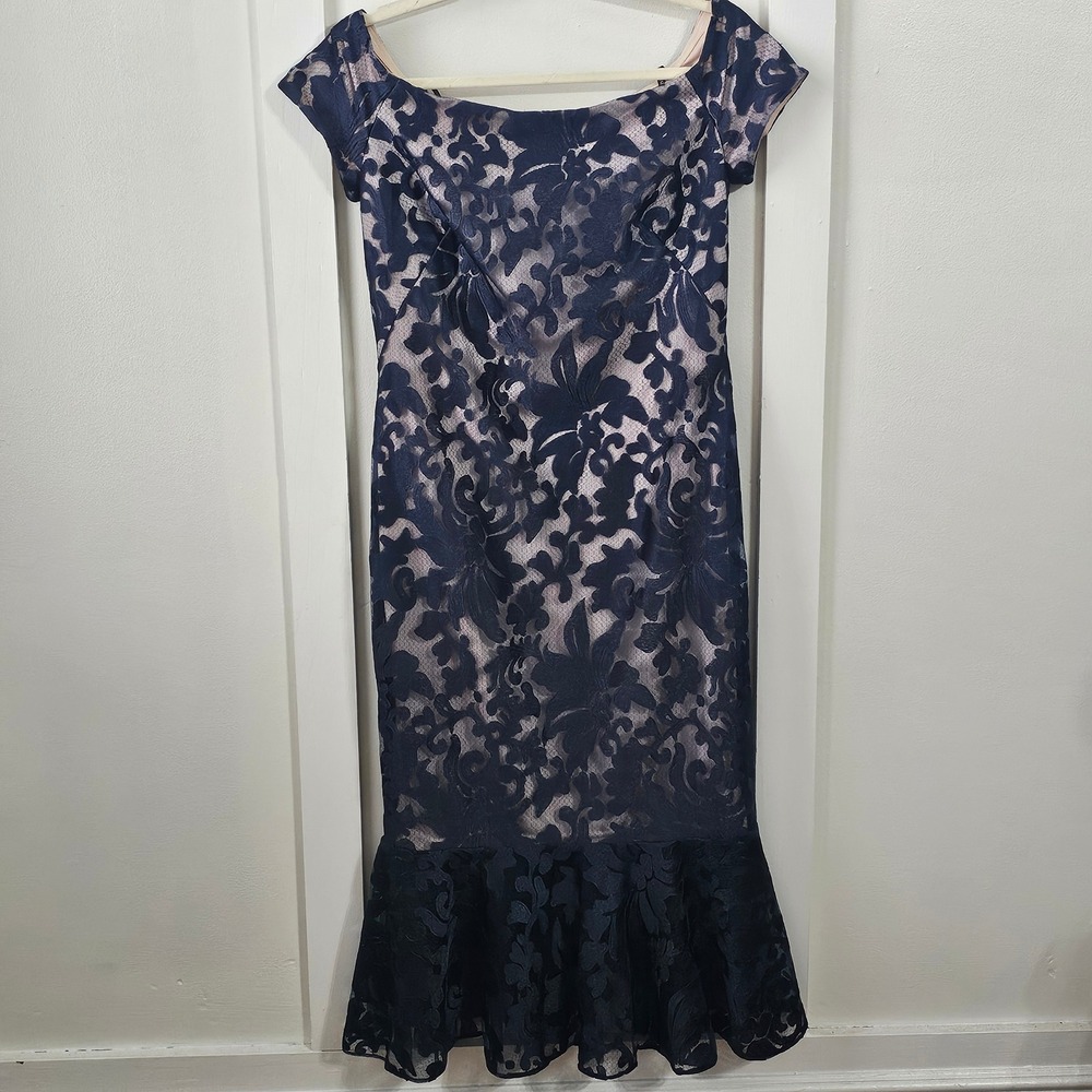 Calvin Klein Navy Lace Dress Size 6 Floral Mermaid Trumpet Hem Formal